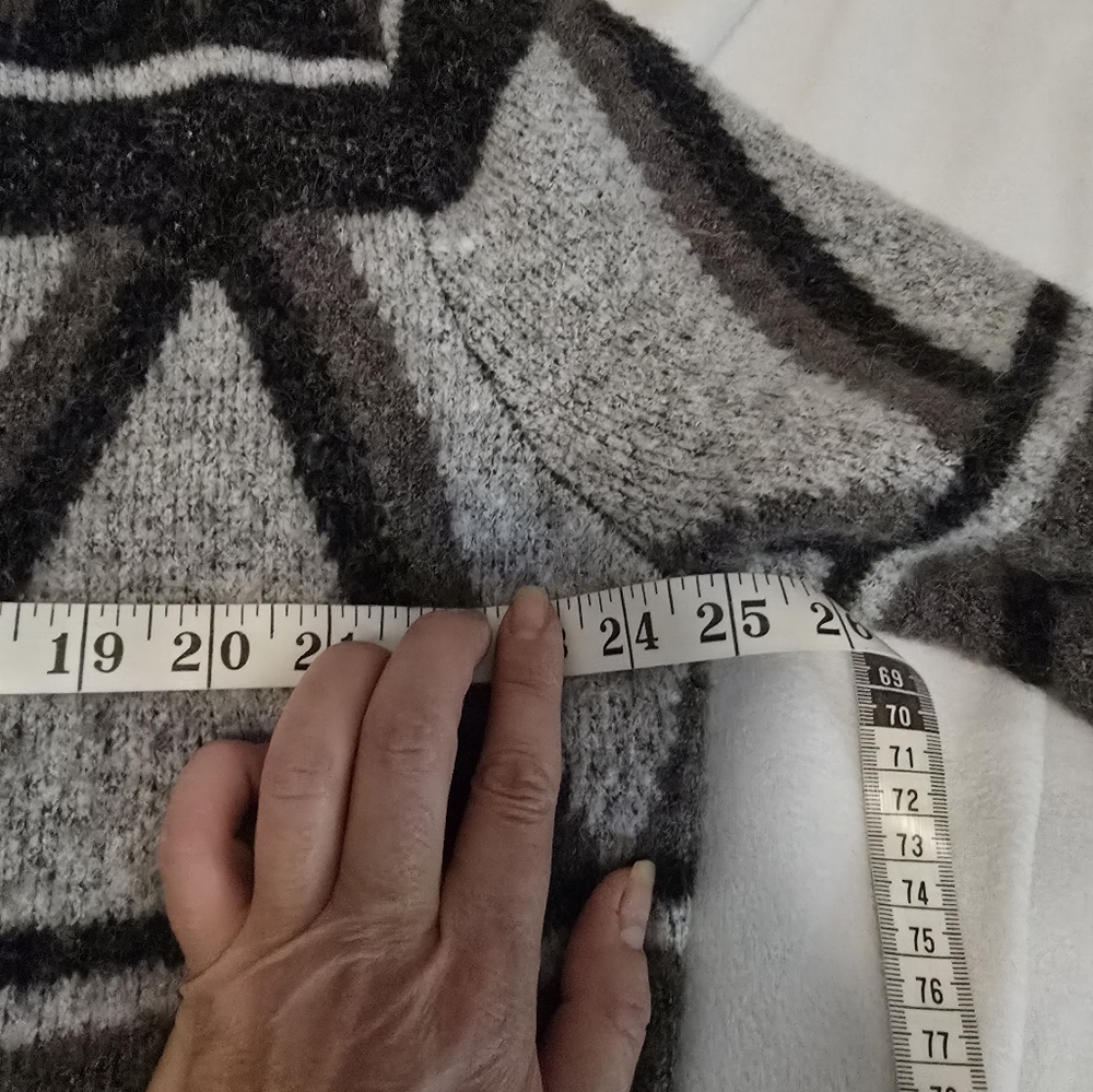 SALE! Joseph A. Long Sweater - Picture 11 of 11